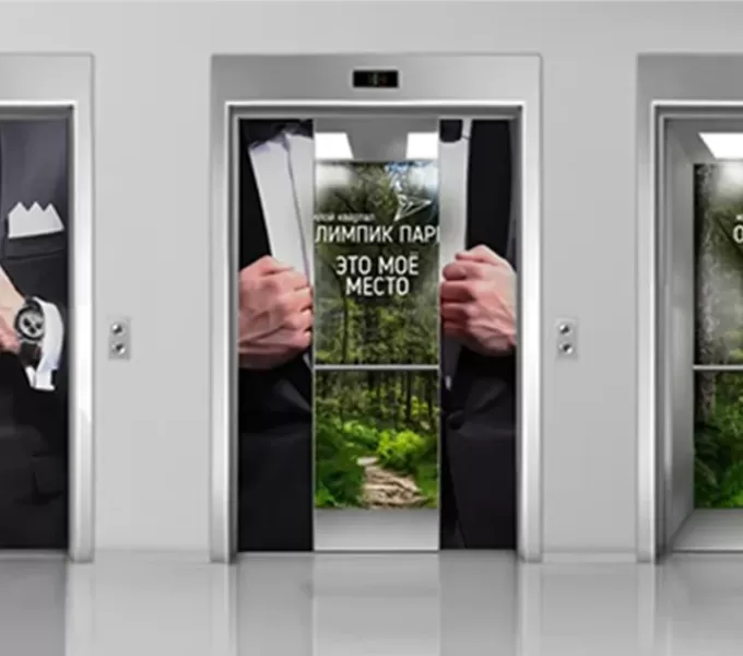 Креативная реклама на дверях лифта